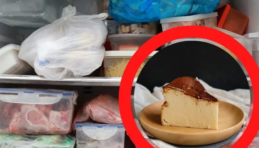 Kawałek pysznego sernika na talerzyku, a obok zamrożone mięso i inne produkty. Czy sernik można zamrozić? Tak, można!
